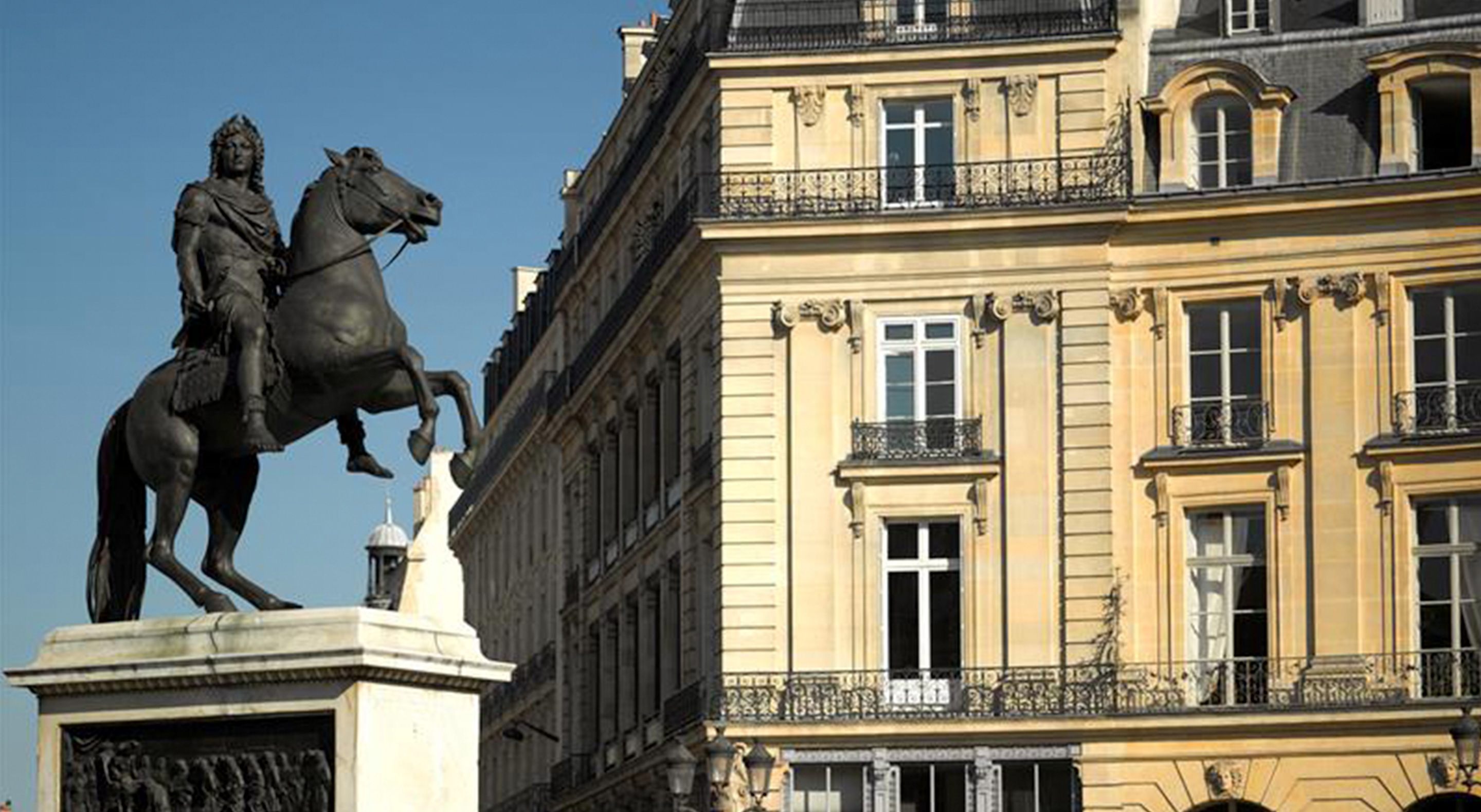 Paris Design Week - 8-17 Sept. 2022 - Place des Victoires